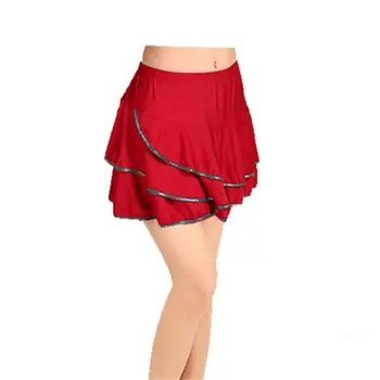 Pavasarį ir rudenį naujų moterys yra didelė lotynų sijonas, klostuotas sijonas