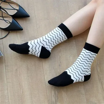 1 pora Naujų mados žiemos medvilninių kojinių juodos ir baltos spalvos Harajuku barelį meno mados moterų medvilnės atsitiktinis kojinės